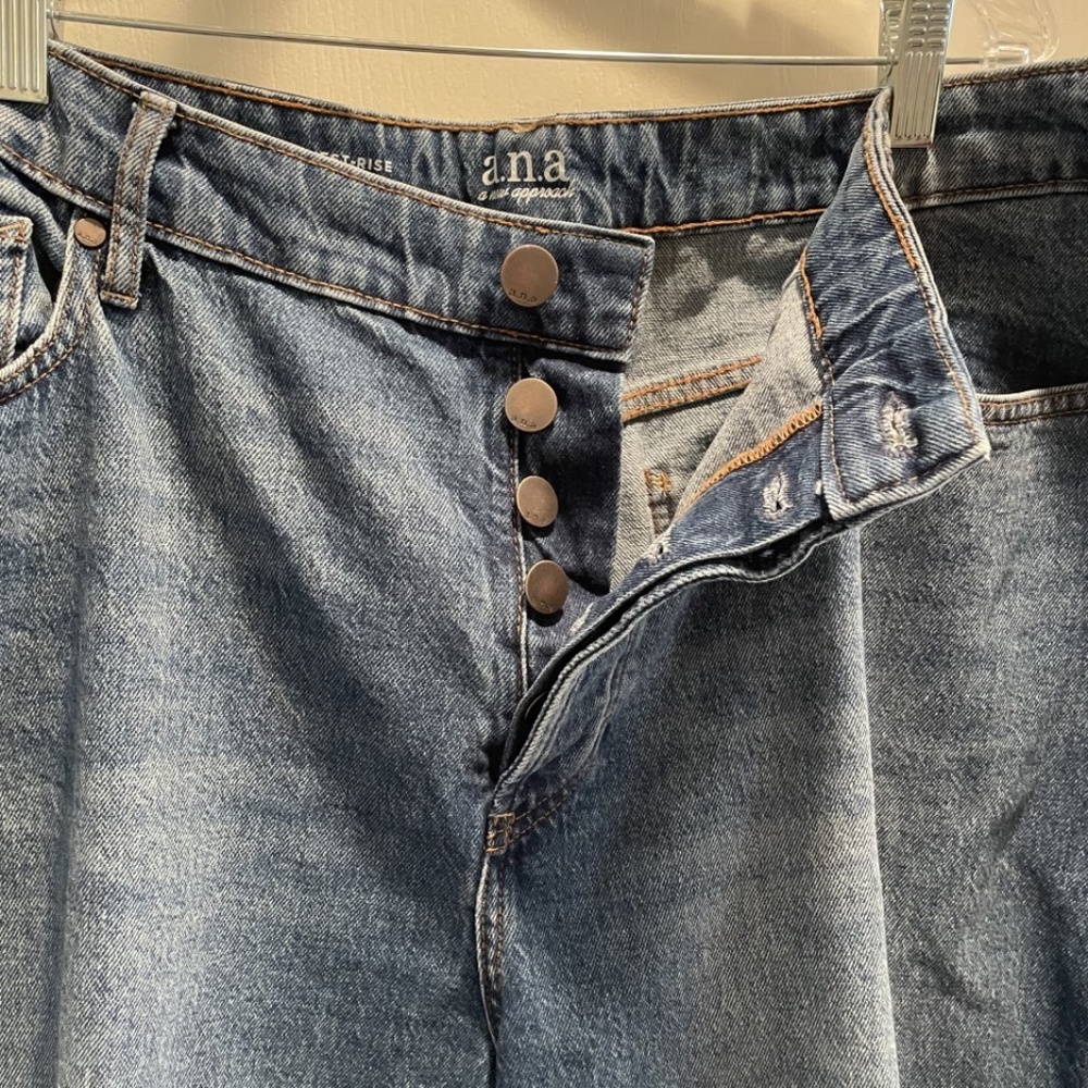 Jeans - Picture 4 of 4